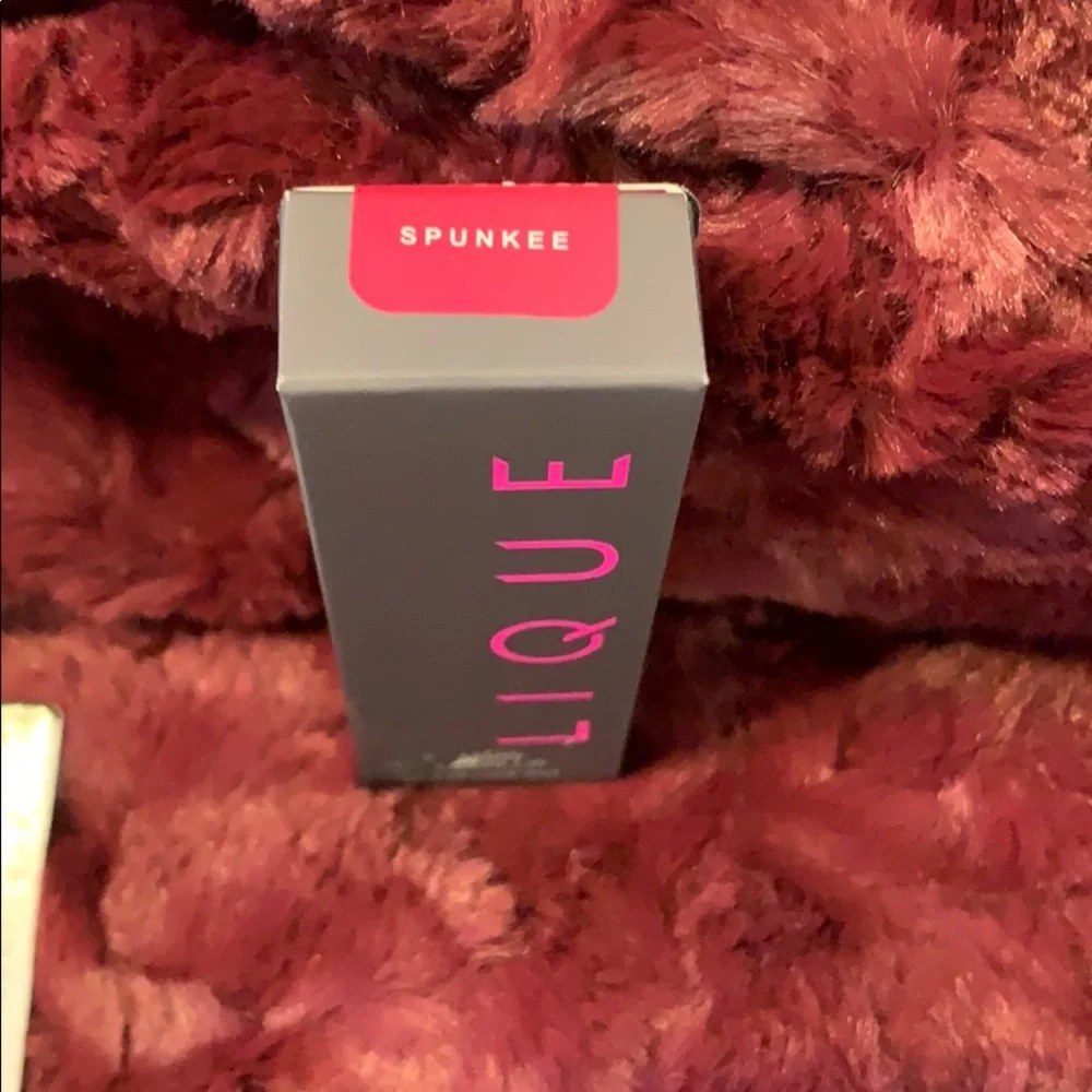 Make-up Bundle-Matte Liquid Lip & 2 Eye Shadows‎